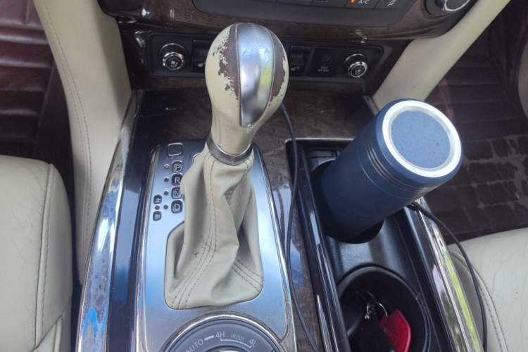 Used Infiniti QX 2011 QX56 Gear Lever