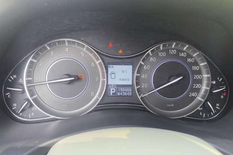 Used Infiniti QX 2011 QX56 Instrument Cluster