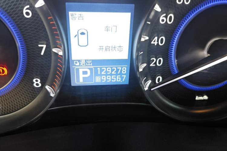Used Infiniti QX 2011 QX56 Odometer Close Up