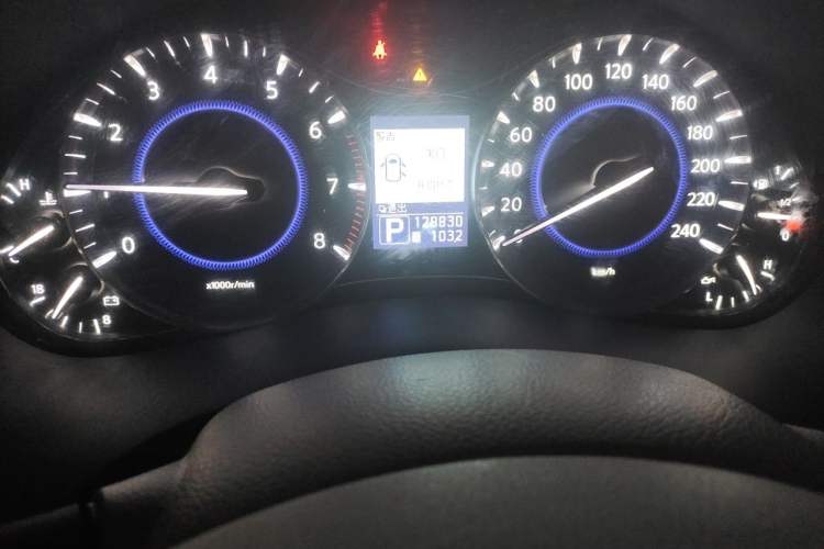 Used Infiniti QX 2011 QX56 Odometer Close Up