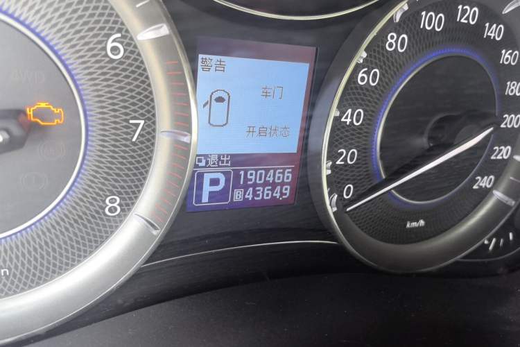 Used Infiniti QX 2011 QX56 Odometer Close Up