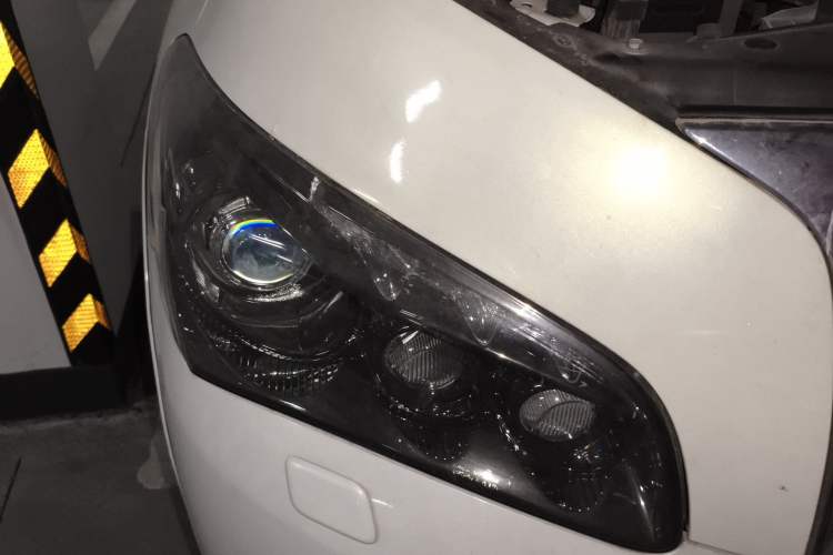 Used Infiniti QX 2011 QX56 Right Front Headlight