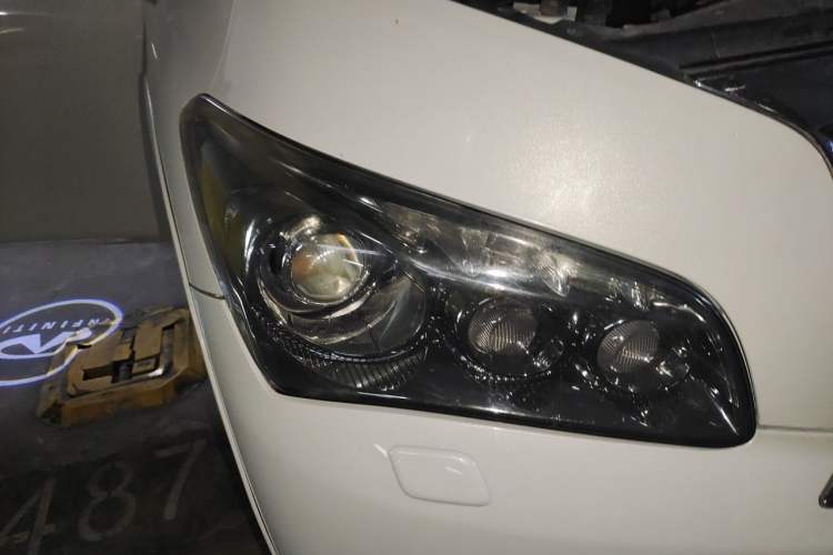 Used Infiniti QX 2011 QX56 Right Front Headlight