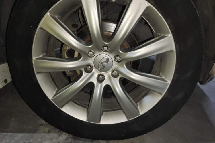 Used Infiniti QX 2011 QX56 Right Front Wheel Hub
