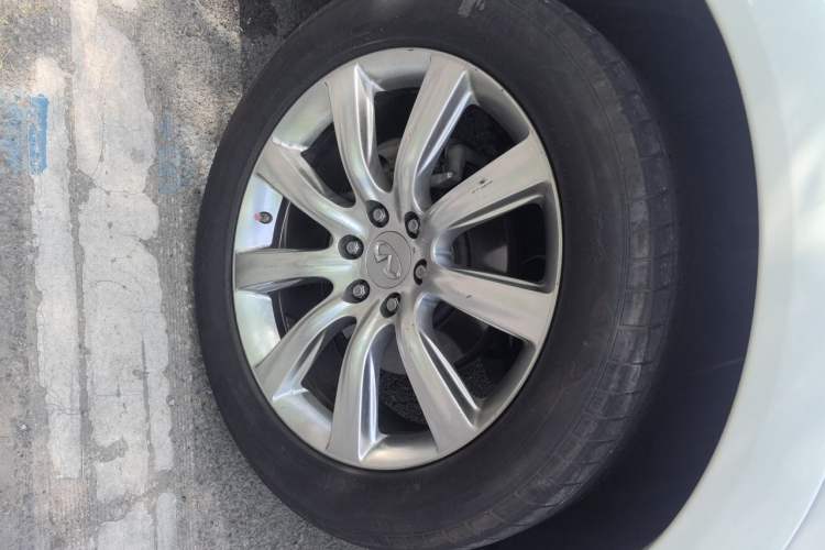 Used Infiniti QX 2011 QX56 Right Front Wheel Hub