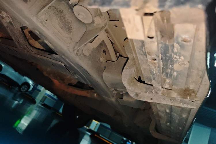 Used Infiniti QX 2013 QX56 Chassis Front Left
