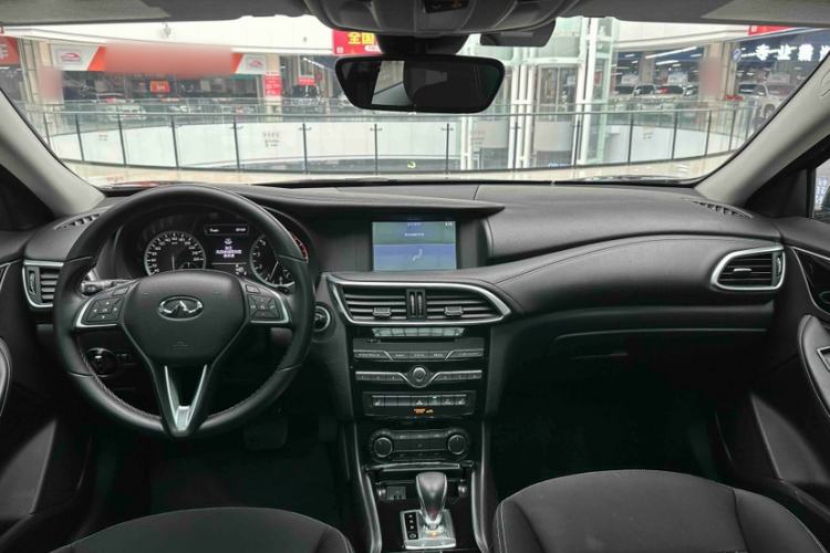 Used Infiniti QX30 2017 2.0T Four-Wheel Drive Fashion Edition Audio And AC Panel