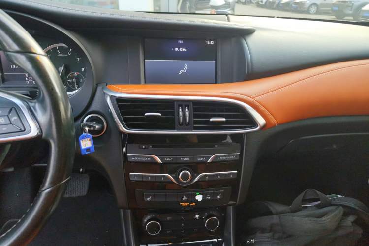 Used Infiniti QX30 2017 2.0T Four-Wheel Drive Sport Edition Audio And AC Panel