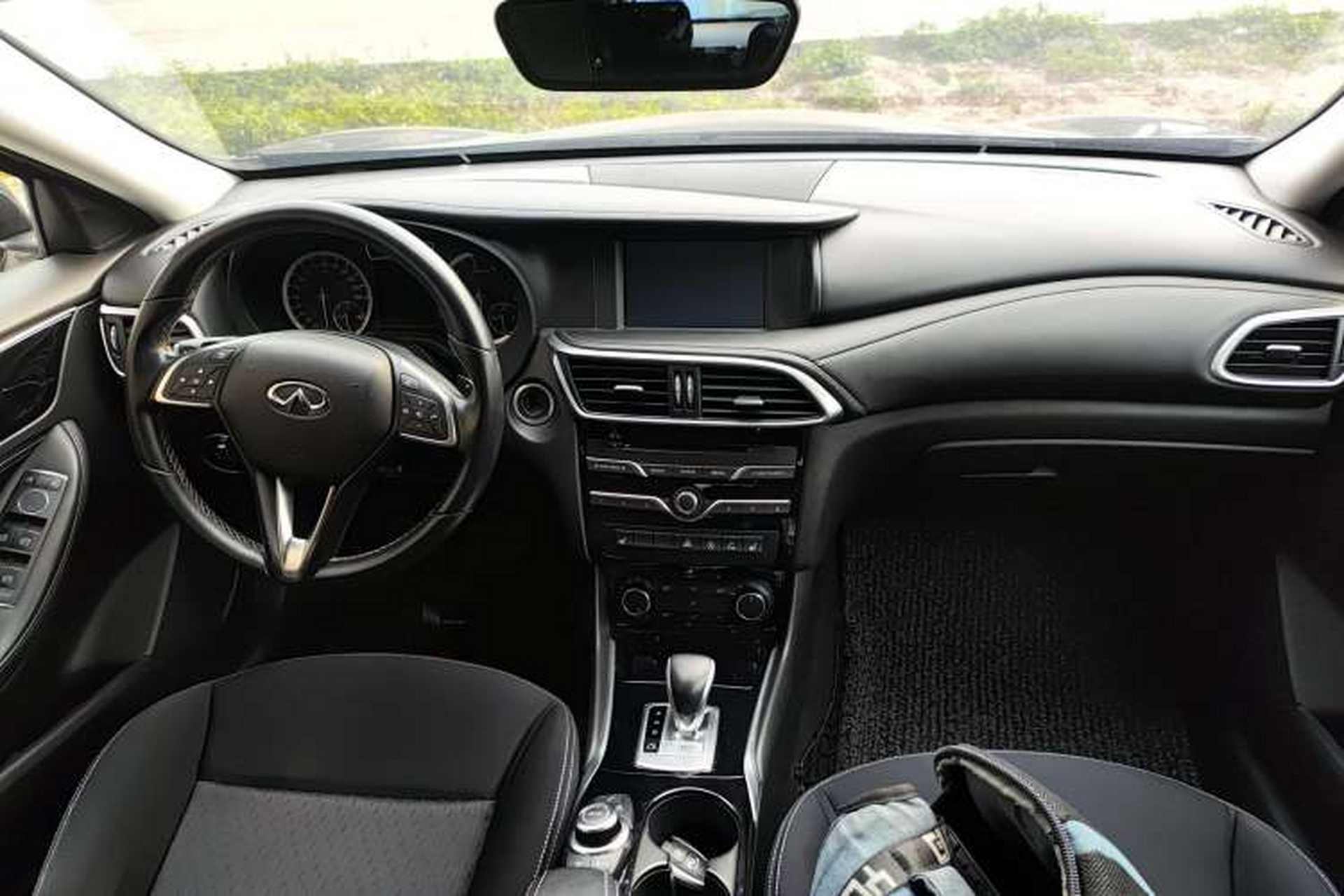 Used Infiniti QX30 2017 2.0T Four-Wheel Drive Fashion Edition Center Console