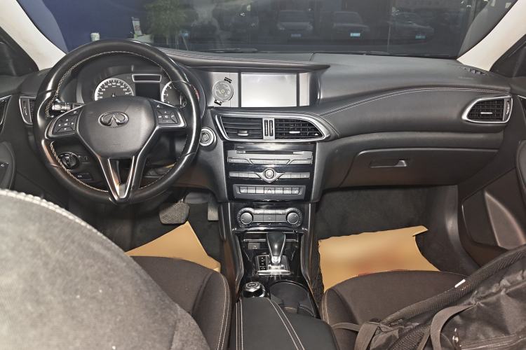 Used Infiniti QX30 2017 1.6T Two-Wheel Drive Fashion Edition Center Console