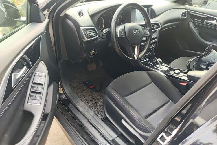 Used Infiniti QX30 2017 2.0T Four-Wheel Drive Fashion Edition Driver Seat