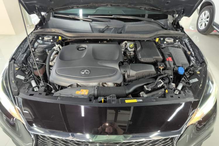 Used Infiniti QX30 2017 2.0T Four-Wheel Drive Fashion Edition Engine Bay
