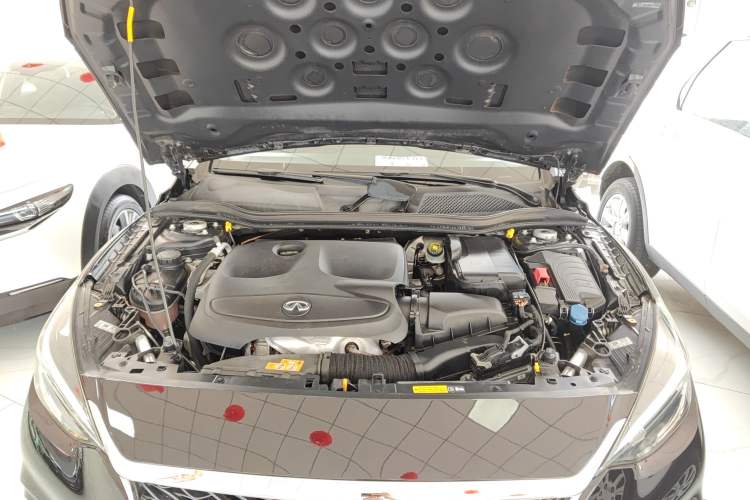 Used Infiniti QX30 2017 2.0T Four-Wheel Drive Fashion Edition Engine Bay