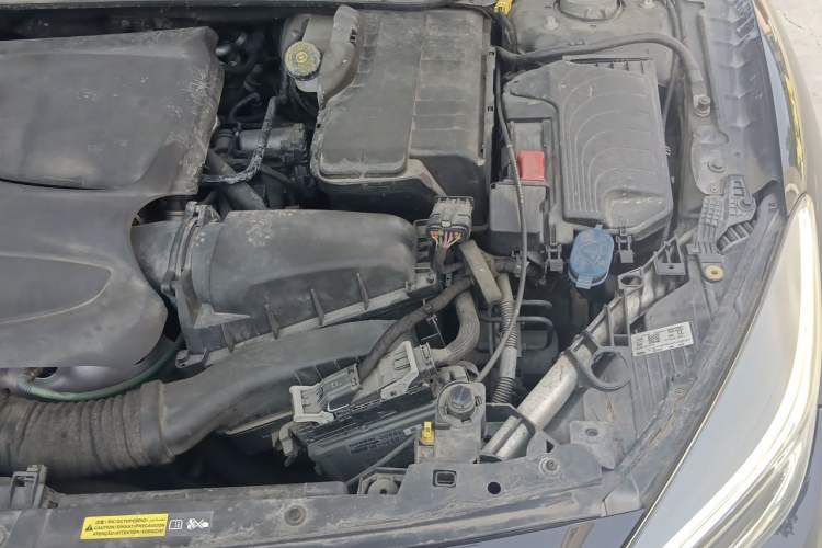 Used Infiniti QX30 2017 1.6T Two-Wheel-Drive Sport Edition Engine Bay Left