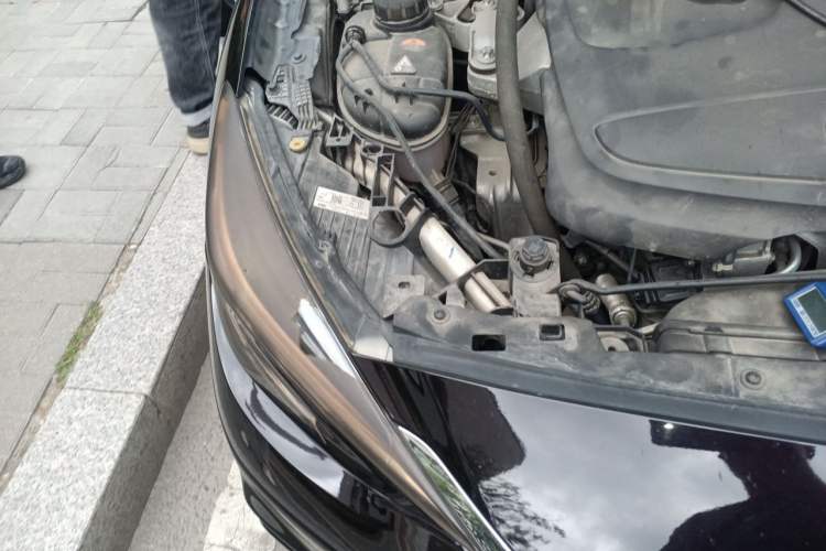 Used Infiniti QX30 2017 2.0T Four-Wheel Drive Sport Edition Engine Bay Right