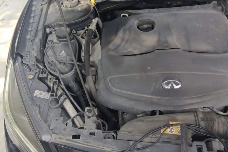 Used Infiniti QX30 2017 1.6T Two-Wheel-Drive Sport Edition Engine Bay Right