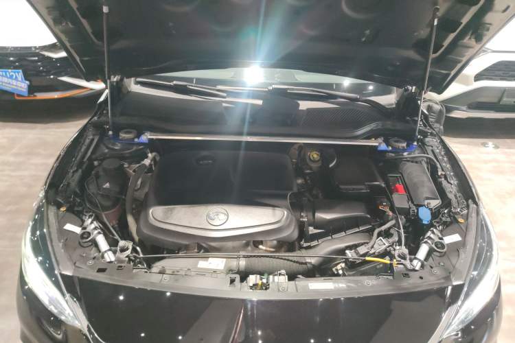 Used Infiniti QX30 2017 2.0T Four-Wheel Drive Sport Edition Engine Bay