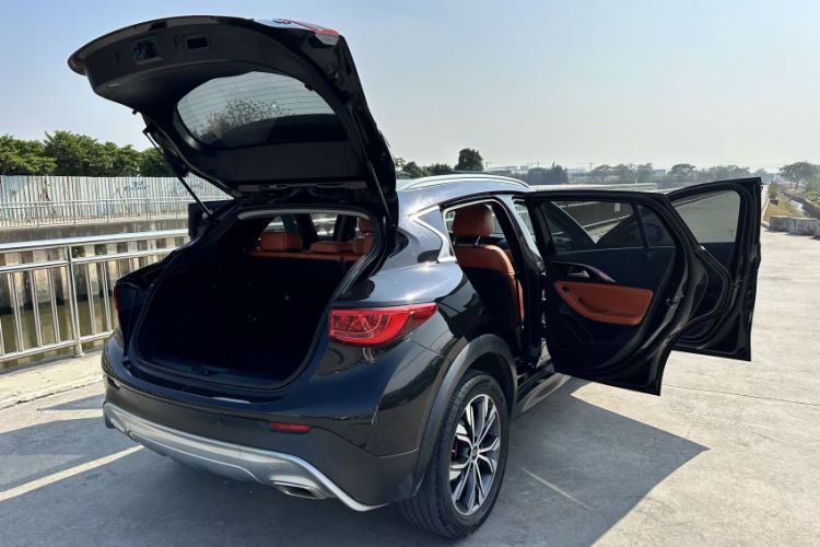 Used Infiniti QX30 2017 2.0T Four-Wheel Drive Sport Edition Exterior 1