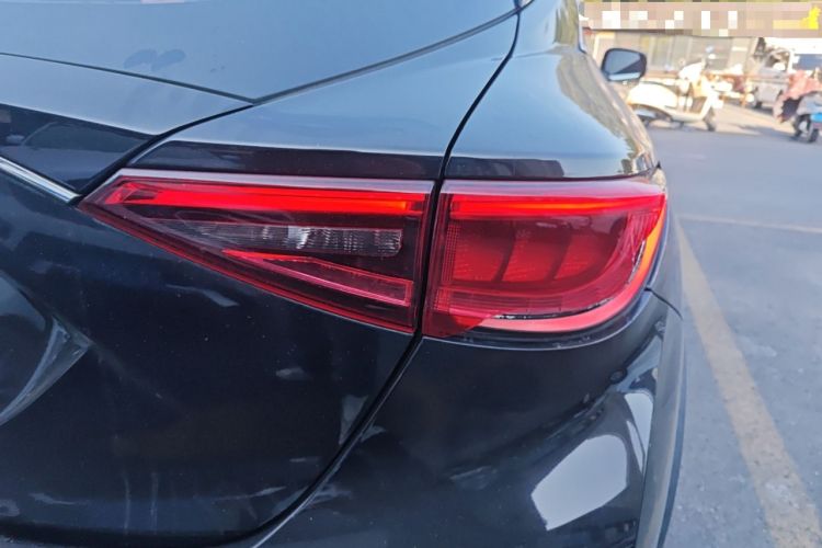 Used Infiniti QX30 2017 1.6T Two-Wheel Drive Fashion Edition Exterior 2