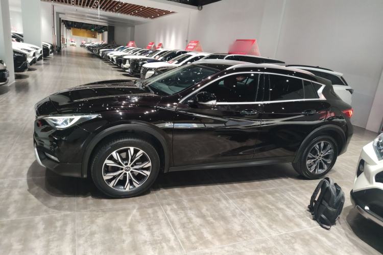 Used Infiniti QX30 2017 2.0T Four-Wheel Drive Sport Edition Exterior 3