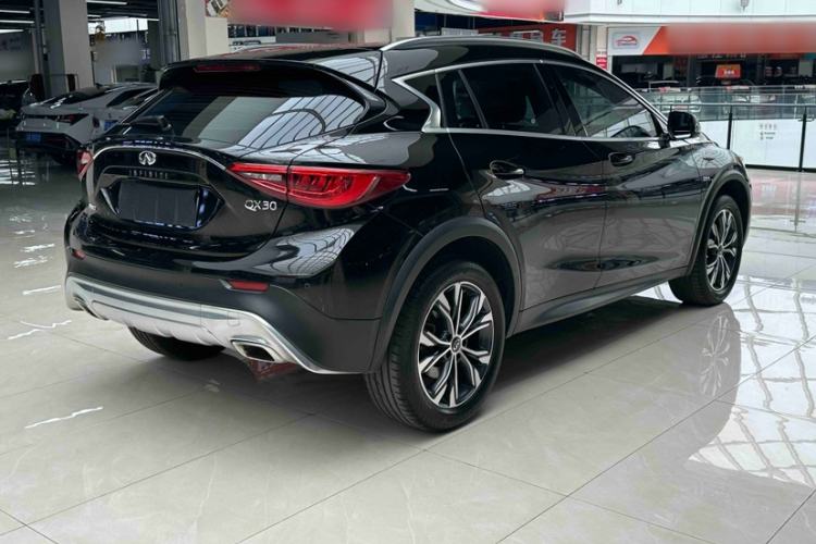 Used Infiniti QX30 2017 2.0T Four-Wheel Drive Fashion Edition Exterior 4