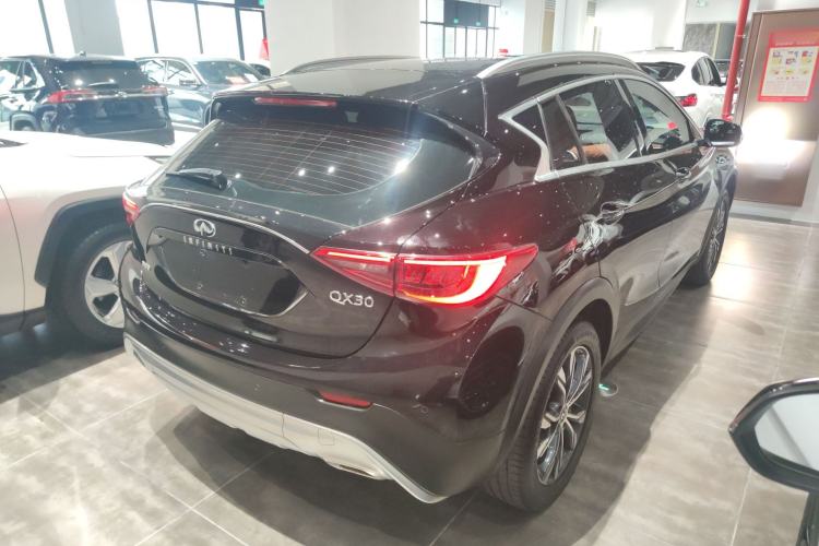 Used Infiniti QX30 2017 2.0T Four-Wheel Drive Sport Edition Exterior 5
