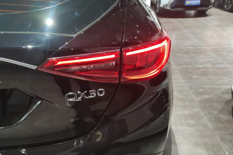 Used Infiniti QX30 2017 2.0T Four-Wheel Drive Sport Edition Exterior 6