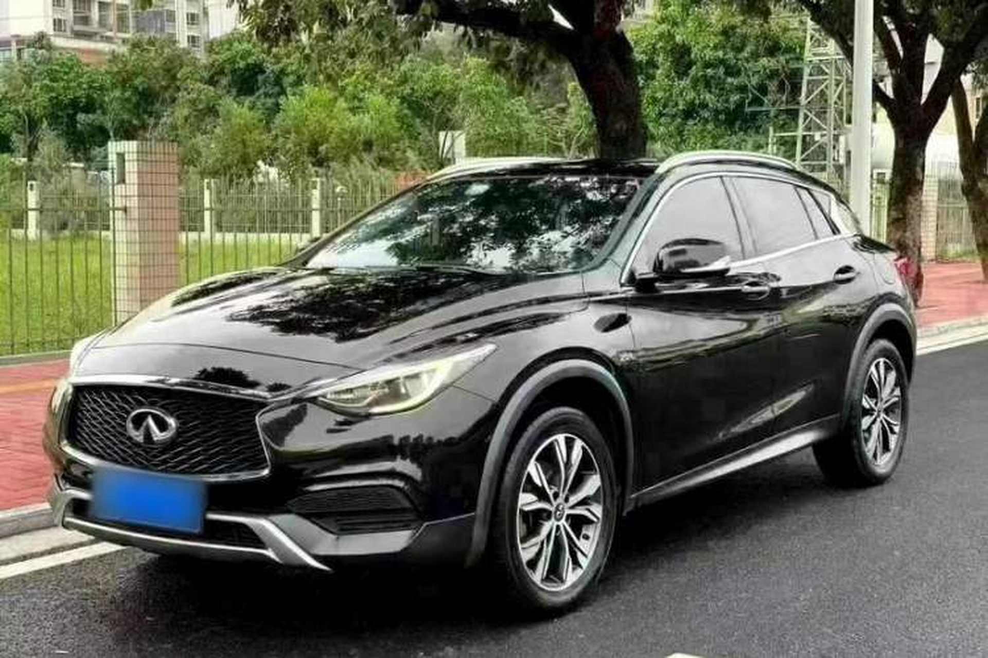 Used Infiniti QX30 2017 2.0T Four-Wheel Drive Fashion Edition Front Left 45 Deg