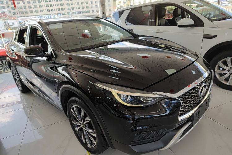 Used Infiniti QX30 2017 2.0T Four-Wheel Drive Fashion Edition Front Right 45 Deg