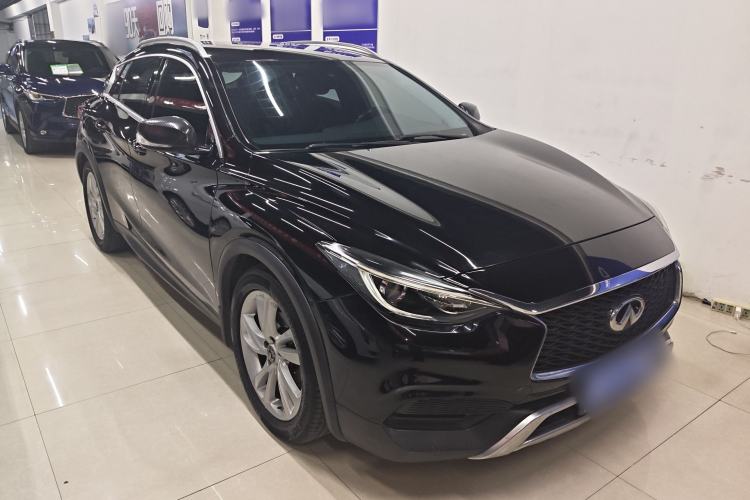 Used Infiniti QX30 2017 1.6T Two-Wheel Drive Fashion Edition Front Right 45 Deg