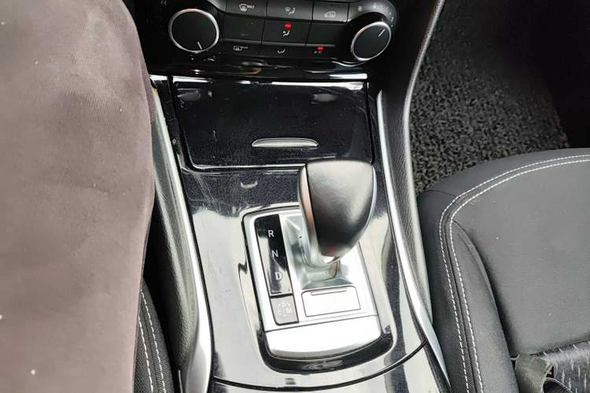 Used Infiniti QX30 2017 2.0T Four-Wheel Drive Fashion Edition Gear Lever
