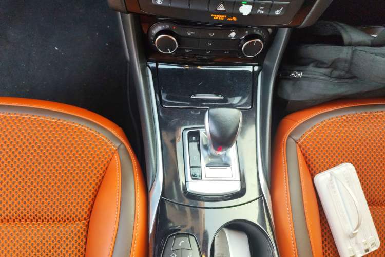 Used Infiniti QX30 2017 2.0T Four-Wheel Drive Sport Edition Gear Lever