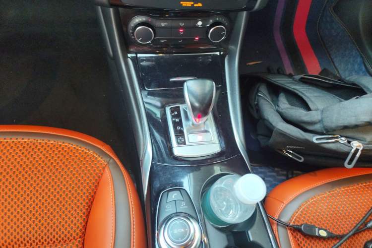 Used Infiniti QX30 2017 2.0T Four-Wheel Drive Sport Edition Gear Lever