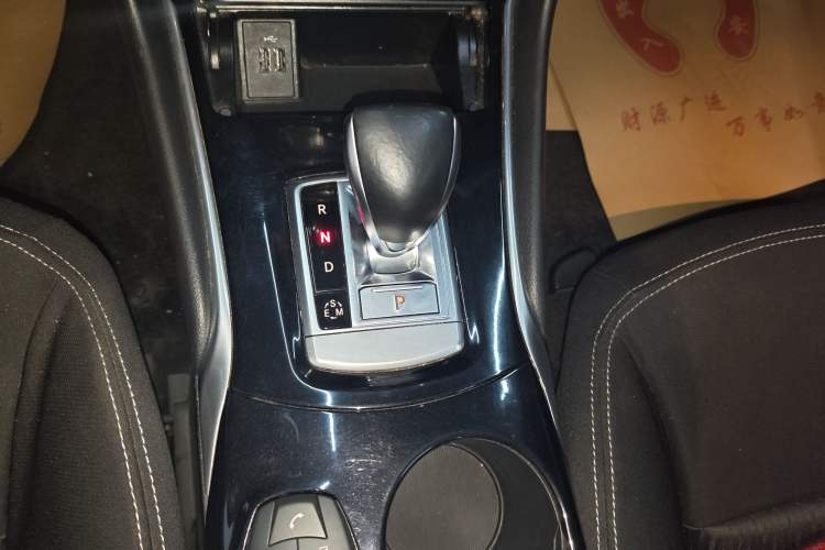 Used Infiniti QX30 2017 1.6T Two-Wheel Drive Fashion Edition Gear Lever