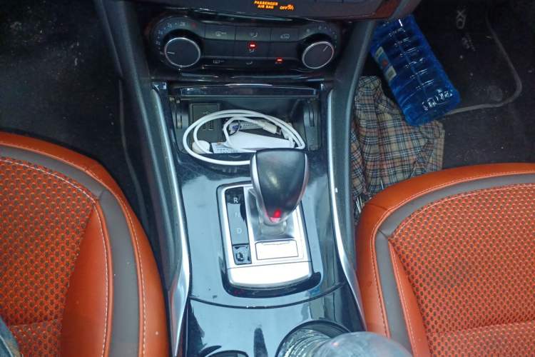 Used Infiniti QX30 2017 2.0T Four-Wheel Drive Sport Edition Gear Lever