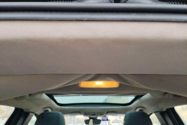 Used Infiniti QX30 2017 1.6T Two-Wheel-Drive Sport Edition Headliner