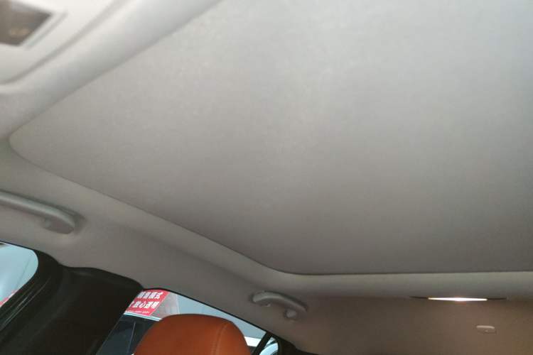Used Infiniti QX30 2017 2.0T Four-Wheel Drive Sport Edition Headliner