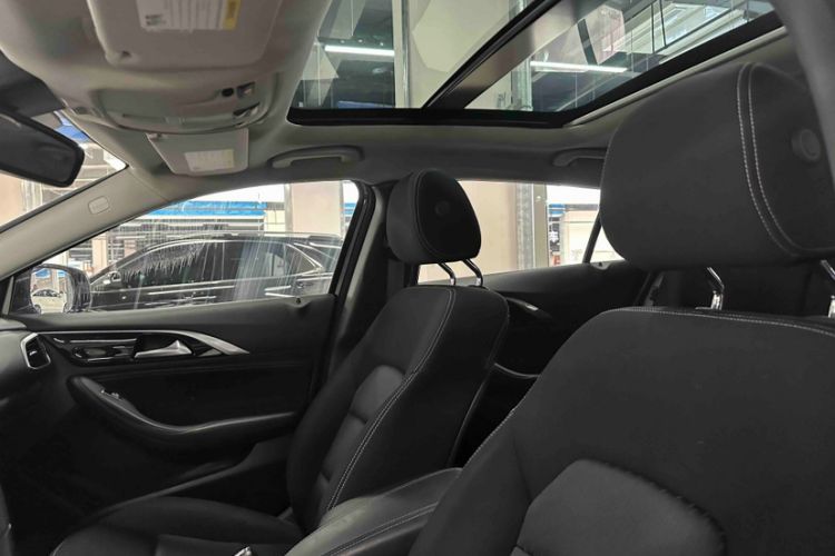 Used Infiniti QX30 2017 2.0T Four-Wheel Drive Fashion Edition Interior 10