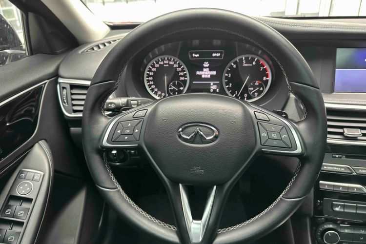 Used Infiniti QX30 2017 2.0T Four-Wheel Drive Fashion Edition Interior 2