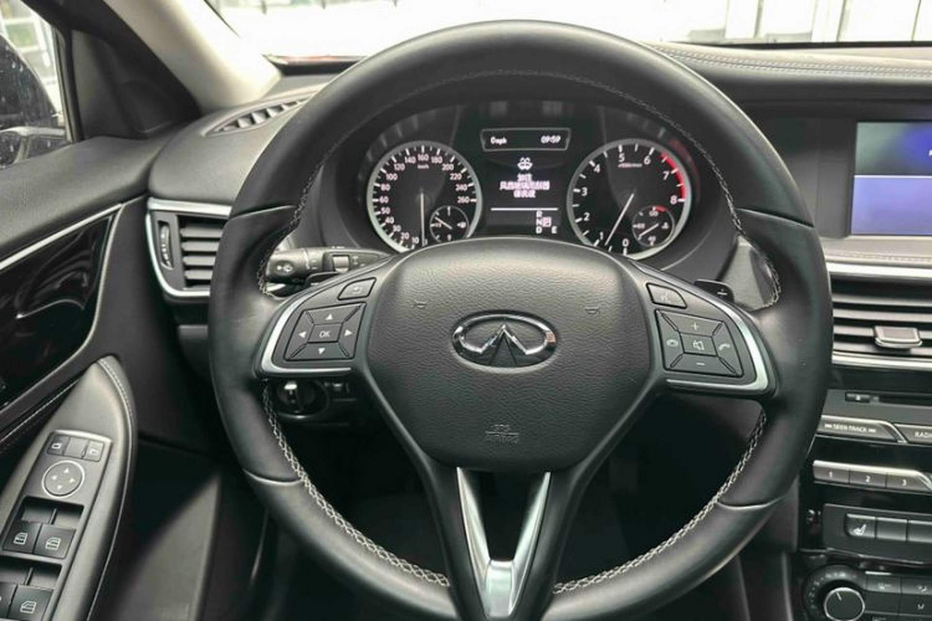 Used Infiniti QX30 2017 2.0T Four-Wheel Drive Fashion Edition Interior 2