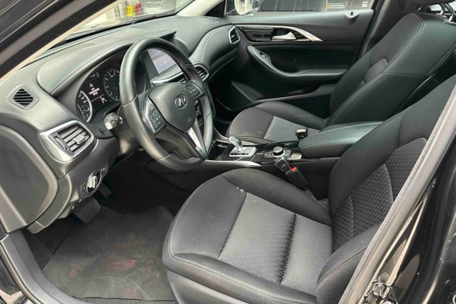Used Infiniti QX30 2017 2.0T Four-Wheel Drive Fashion Edition Interior 5