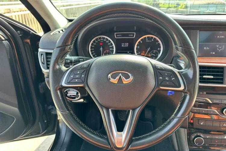 Used Infiniti QX30 2017 2.0T Four-Wheel Drive Sport Edition Interior 7