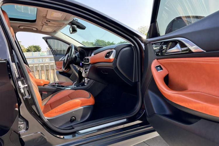 Used Infiniti QX30 2017 2.0T Four-Wheel Drive Sport Edition Interior 8