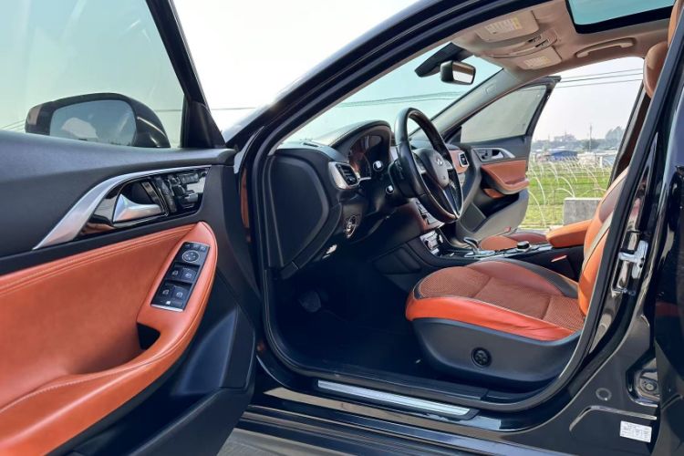 Used Infiniti QX30 2017 2.0T Four-Wheel Drive Sport Edition Interior 9