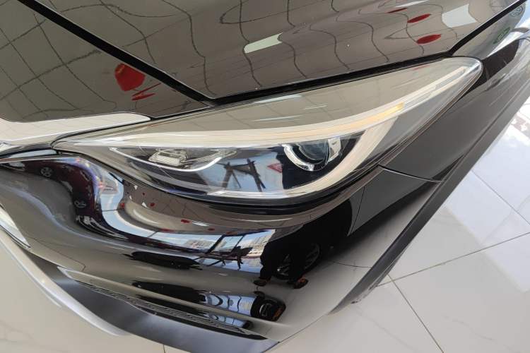 Used Infiniti QX30 2017 2.0T Four-Wheel Drive Fashion Edition Left Front Headlight