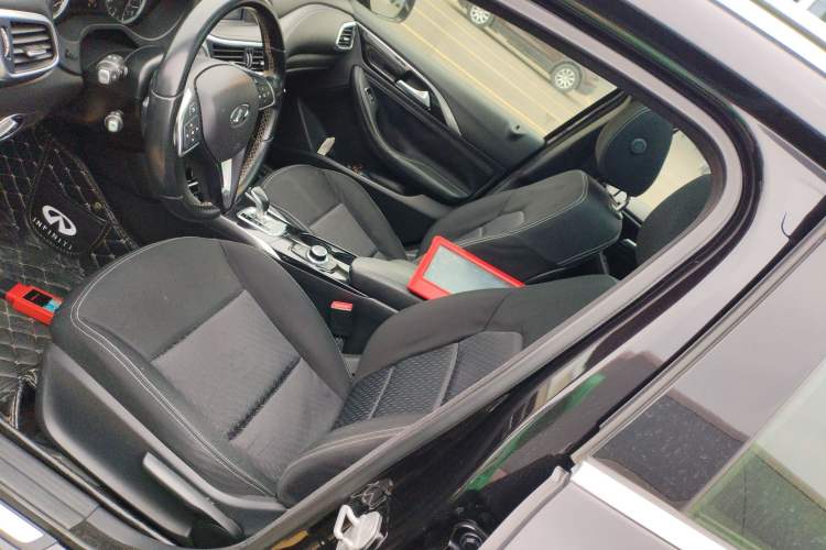 Used Infiniti QX30 2017 1.6T Two-Wheel-Drive Sport Edition Left Front Seat