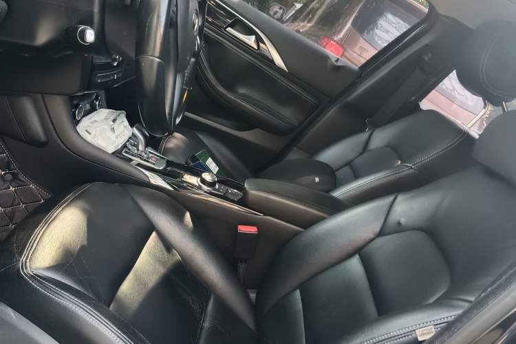 Used Infiniti QX30 2017 1.6T Two-Wheel-Drive Sport Edition Left Front Seat