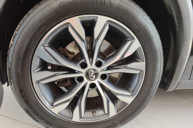 Used Infiniti QX30 2017 2.0T Four-Wheel Drive Fashion Edition Left Front Wheel Hub
