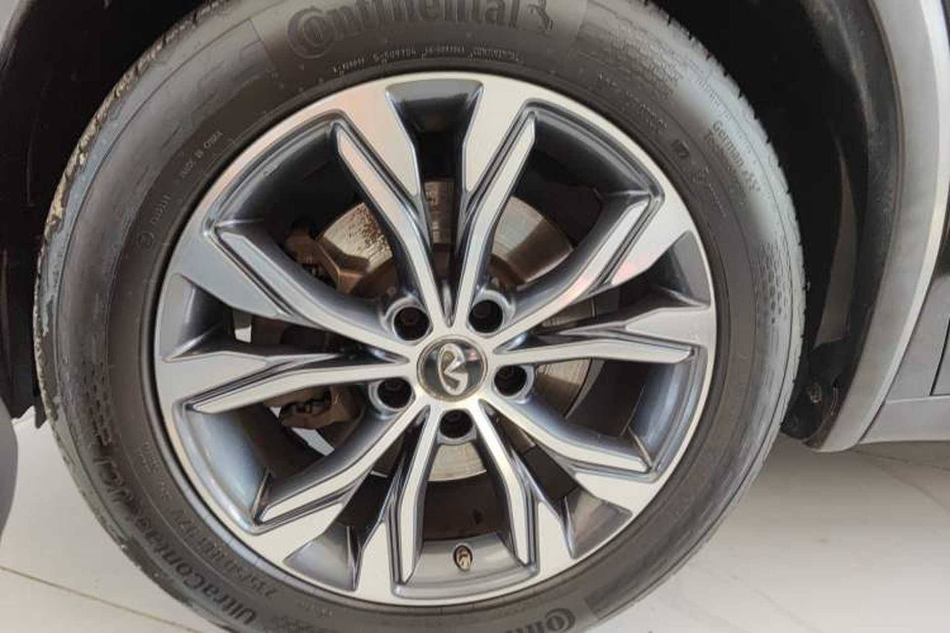 Used Infiniti QX30 2017 2.0T Four-Wheel Drive Fashion Edition Left Front Wheel Hub