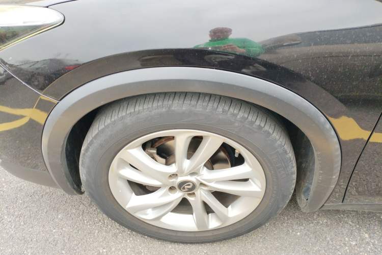 Used Infiniti QX30 2017 1.6T Two-Wheel-Drive Sport Edition Left Front Wheel Hub